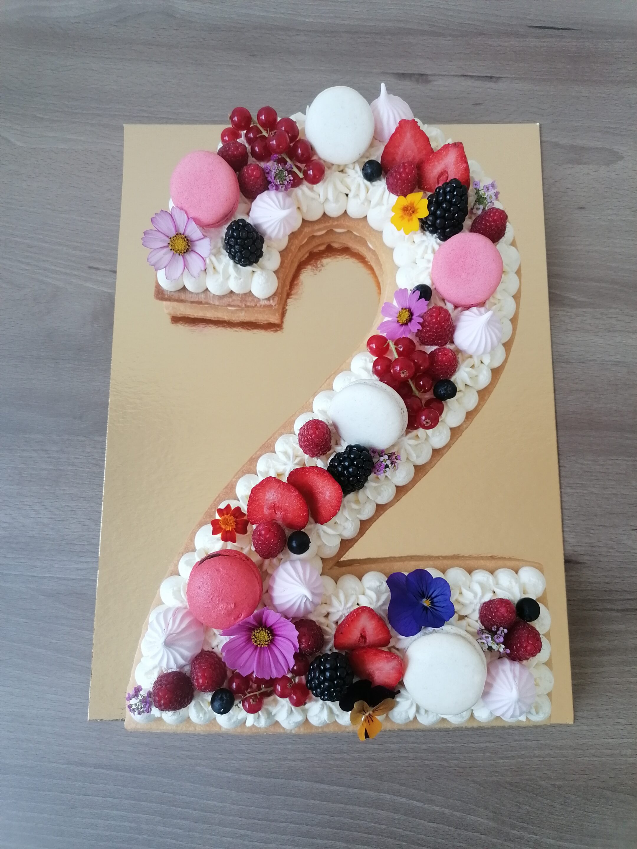 Number cake Fruits rouges fleuris 